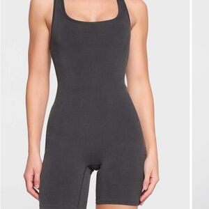 Skims bodysuit size medium